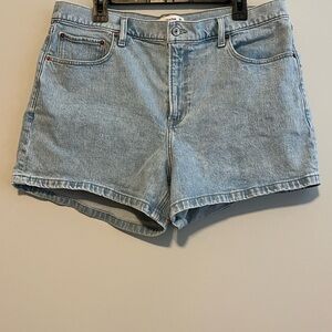 Abercrombie & Fitch High Rise 4” Mom Short 16/33